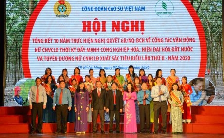 110 nữ ngành cao su được tuyên dương