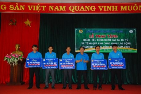 Trao danh hiệu Công nhân cao su ưu tú cho 46 cá nhân khu vực Tây Nguyên