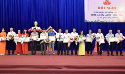 Huyện Ia H’Drai: Hội nghị tuyên dương điển hình tiên tiến lần thứ I giai đoạn 2015-2020