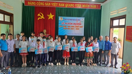 Cao su Sa Thầy tuyên dương 136 em học sinh giỏi