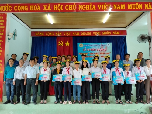 Cao su Sa Thầy tuyên dương 122 học sinh xuất sắc trong học tập